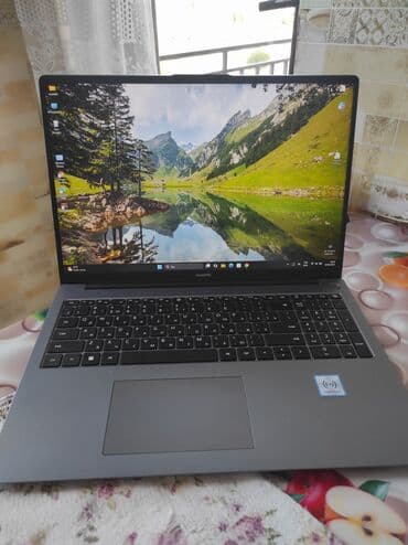 Intel Core i5, 8 GB, 15.6 "