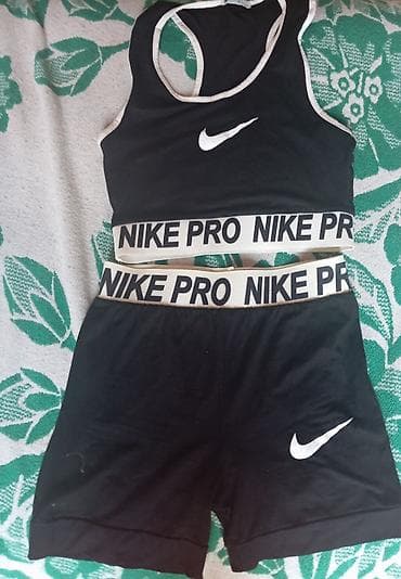 Qadınlar üçün idman dəsti – top və şort - Rəng: qara, ağ detal və