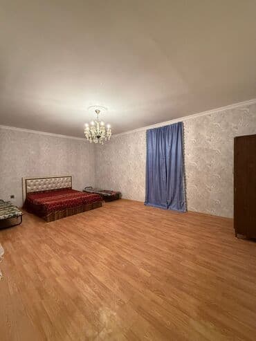 Geniş və işıqlı mənzil otaqları - Böyük yataq otağı: parça başlıqlı