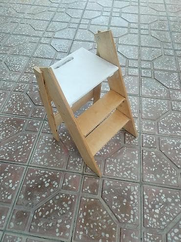 Mətbəx üçün qatlanan pilləkən. Mətbəxdə və ya hündür mebellərə
