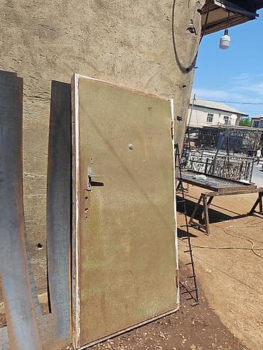 Metal qapı – polad konstruksiya - Material: qalın metal təbəqə