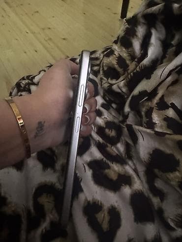 telofonu: Salaminfinix Smart 9 satlır 100 azn az isdfade olnub barbmaq izi — 2