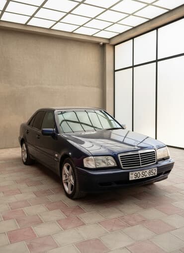 mercedes yeni logo: Mercedes-Benz C240 (W202) sedan - Kuzov: 4 qapılı sedan, tünd mavi — 2