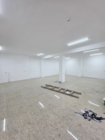 продажа и аренда домов: İcarəyə obyekt - 1-ci mərtəbədə geniş vitrinli giriş qapısı olan — 3