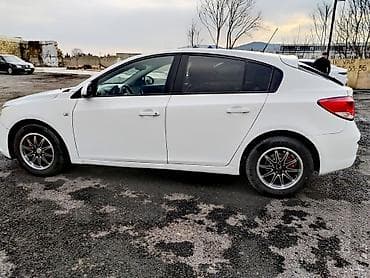 benzin baki: Chevrolet Cruze hatchback - Kuzov: 5 qapılı hatchback, ağ rəng - — 5