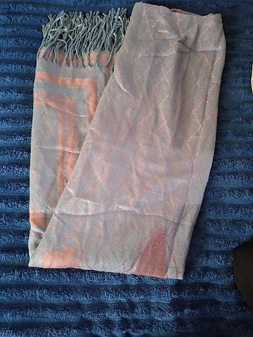 idman desdi: Qadın geyim dəsti – 1 cins gödəkçə + 3 şərf Cins gödəkçə: - Klassik — 3