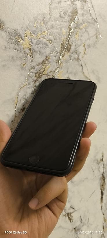 iphone 11 qutusu: IPhone 8 Plus, 64 GB, Qara — 1