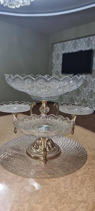 Kristal və metal karkaslı 4 mərtəbəli meyvə–şirniyyat stendi -