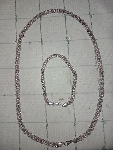 Dəstə daxildir: Boyunbağı