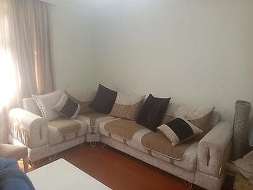 Uqlavoy divan. 550azn. pufik yoxdu. Açılır bazalidi ünvan pasyolka