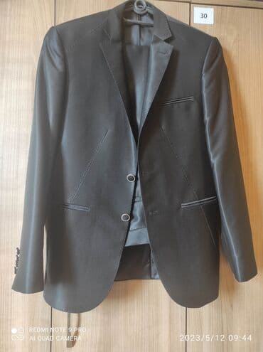 Lincoln: Kostyum əla vəziyyətdə. Bəylik kostyumudur. Toy gunu geyinilib. Baha — 2