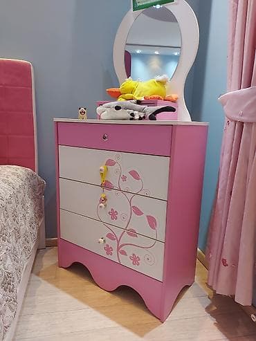 usag ucun: Uşaq otağı mebel dəsti - 3 qapılı şkaf: orta hissədə dairəvi güzgü; — 4