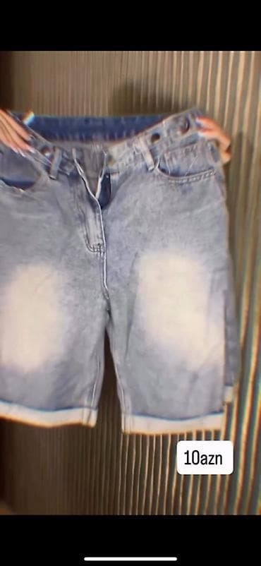 Məhsul təsviri: - Açıq mavi yuyulma effekti olan klassik denim — 2