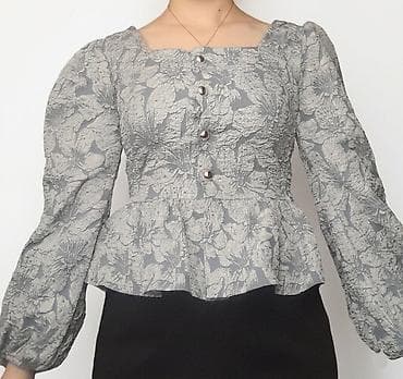 Qadın bluzası – çiçək naxışlı, bozumtul rəng palitrasında - Dizayn — 1