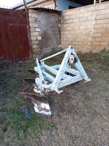 laped: 3 korpus kotan. Yevlax rayon Qoyunbinesi kendi — 3