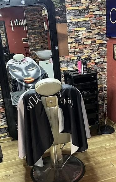 mekteb sekilleri: Reklam lovhesi berber kreslosu berber guzgusu skaf ve fen altiqi — 3