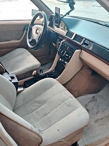 Mercedes-Benz W124 sedan – daxili və eksteryer detalları ilə - Salon at lalafo.az Mercedes-Benz W124 sedan – daxili və eksteryer detalları ilə - Salon