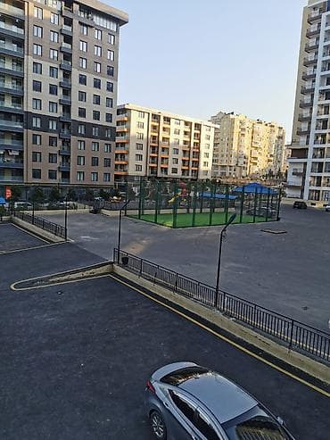 Qarajlar: Yeni tikili binada mənzil. Sumqayıt şəhəri bəyaz rezdens(bulvar) — 1