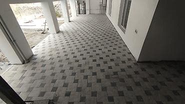 beton plite: Tamet və dekorativ daşların yüksək keyfiyyətlə düzülməsi Mətn: Hər növ — 2