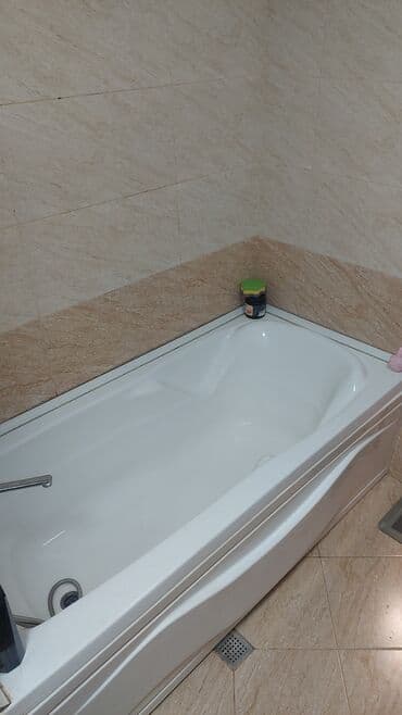 ванна советская: Akril vanna – künc divara quraşdırılan model - Material: parlaq ağ — 2