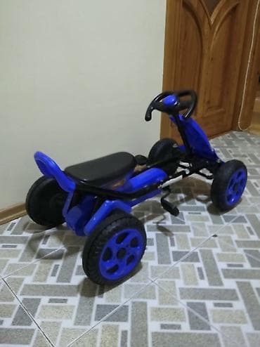 Uşaq üçün elektrik maşınları: Uşaq pedallı go-kart - Rəng: mavi/qarışıq qara detallarla - Pedallı — 2