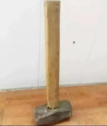 Alət dəsti: çəkic və iri boru açarı Məhsul təsviri: - Çəkic: Ağac