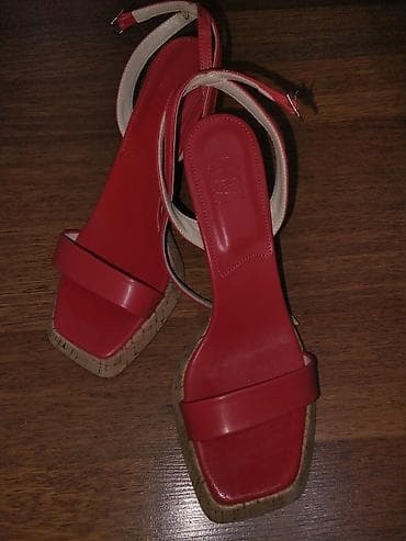 sendel: Qadın sandaleti – kvadrat burunlu, qalın dabanlı, nazik kəmərli model — 3