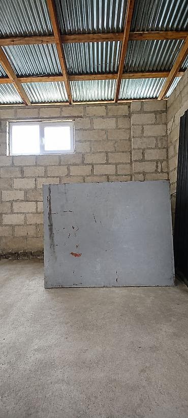 унитаз б у: Qalın metaldan hazırlanmış iri həcmli məhlul/su çəni - Material — 1