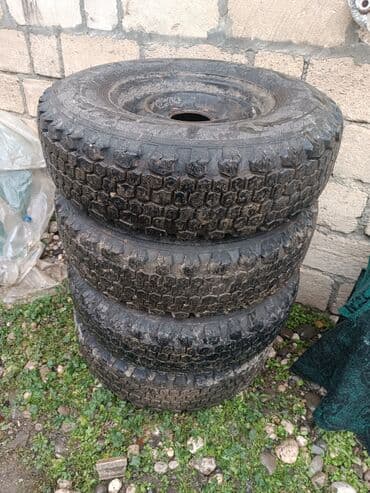 tekərlər: Məhsul: 4 ədəd avtomobil şini disklərlə birlikdə. Xüsusiyyətlər: - — 1