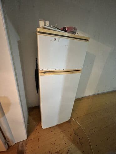 İki qapılı məişət soyuducusu - Rəng: ağ, bej tonlu üst panel və