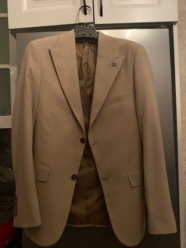 Bej rəngli kişi pencəyi - Klassik, yüngül bej tonunda şık dizayn -