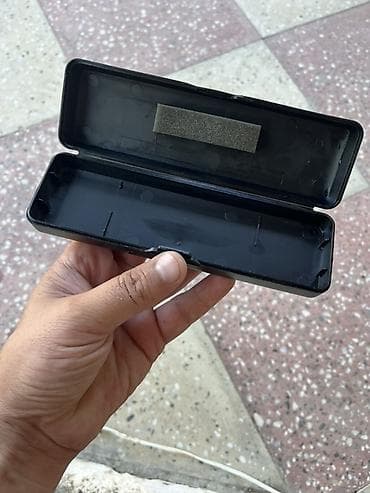 kamil set: Məlumat: Qara rəngli sərt plastik qutu/etui. Üst hissədə loqo relyeflə — 3