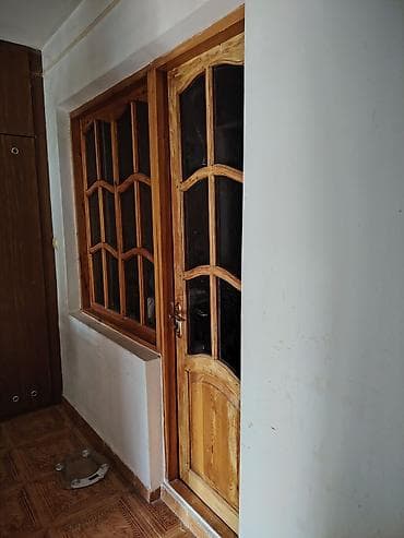 islenmis seyf qapi: Taxta qapı və yan şüşəbənd
 (şəkildə göründüyü kimi) — 1