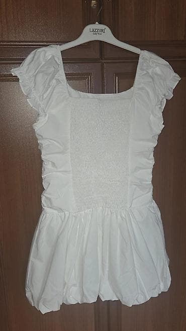 mini etek: Ağ rəngli qısa don - Model: kvadrat yaxalı, qısa “puf” qol. - Parça — 2