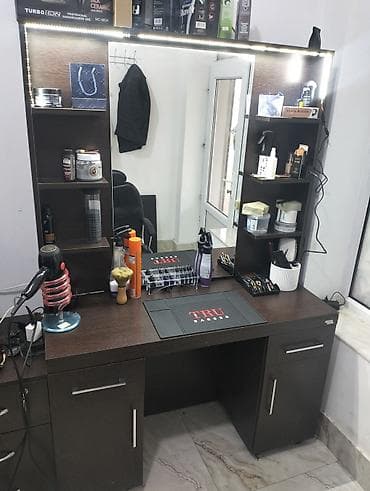 Barber masası və güzgü stendi – salon üçün tam funksional iş guşəsi -