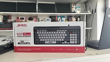Masaüstü kompüterlər və iş stansiyaları: Kompüterlər üçün klavyatura yenidir satış mağazadadır bəzi Metro — 1