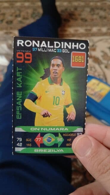 imzalı futbol topu: Emre Mor futbol kartları kolleksiyası. Bu kartlar müxtəlif klublarda — 19