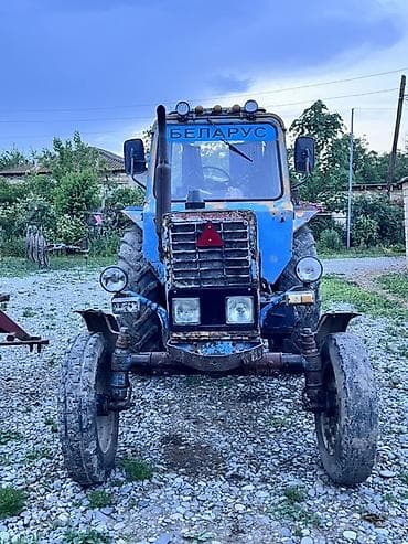 balaca maşın: MTZ traktor, kabinəli, arxa 3 nöqtəli asqı və PTO ilə. Mexaniki — 5