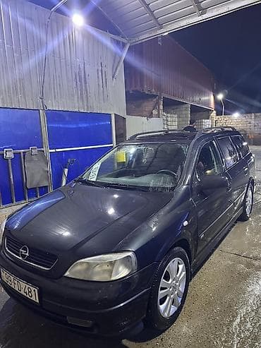 stanqa: Opel Astra Caravan (universał) – qara rəng, 5 qapı, geniş baqajlı ailə — 5