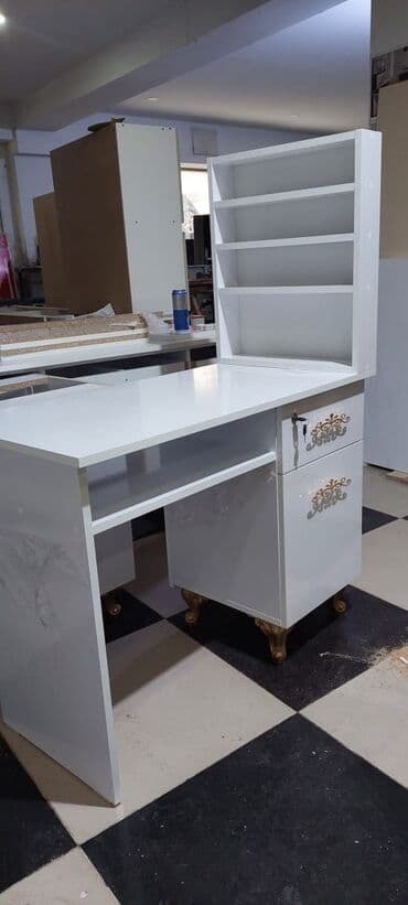 Yeni, Manikür üçün masa, Güzgüsüz