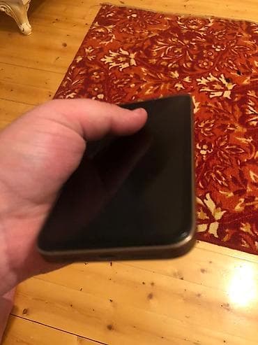 airpods original: IPhone Xr, < 16 GB, White Titanium, Face ID — 3