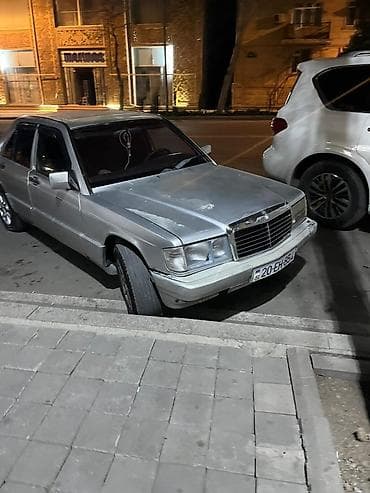 Mercedes-Benz 190 (W201): 2 l | 1990 il Sedan