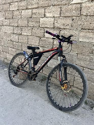 Meidah E300 dağ velosipedi - Göz oxşayan qara-qırmızı dizaynlı — 1