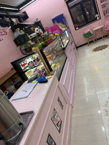 Şirniyyat və tort mağazası vitrinləri ilə birlikdə Məhsul və xidmət lalafo.az -da Şirniyyat və tort mağazası vitrinləri ilə birlikdə Məhsul və xidmət