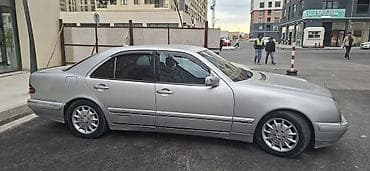 mercedes 200: Mercedes-Benz E-Class: 2.2 l | 2001 il Sedan — 3
