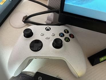 Xbox Series S: Xbox Series S oyun konsolu və ağ rəngli Xbox Wireless Controller — 4