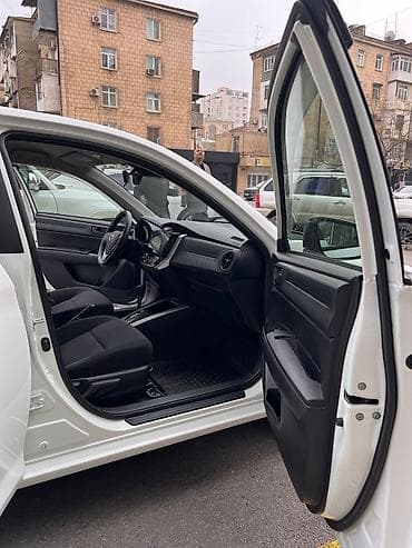 Toyota hibrid sedan – ağ rəng Xüsusiyyətlər: - Hibrid sistem (benzin lalafo.az -da Toyota hibrid sedan – ağ rəng Xüsusiyyətlər: - Hibrid sistem (benzin