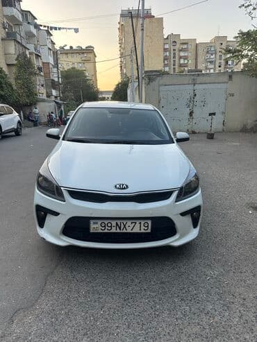 mersedes c 230: Kia Rio: 1.6 l | 2018 il Sedan — 7