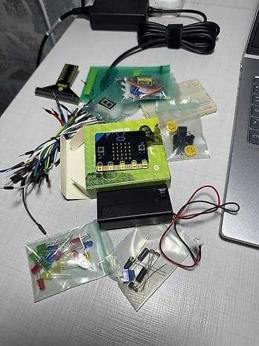 Dekorativ divar panelləri: BBC micro:bit əsaslı elektronika və robototexnika dəstəsi Tərkib: - — 1