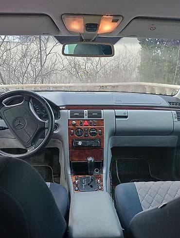 mersedes c 230: Mercedes-Benz E‑Class W210 sedan, Elegance paketi - Kuzov: tünd — 9